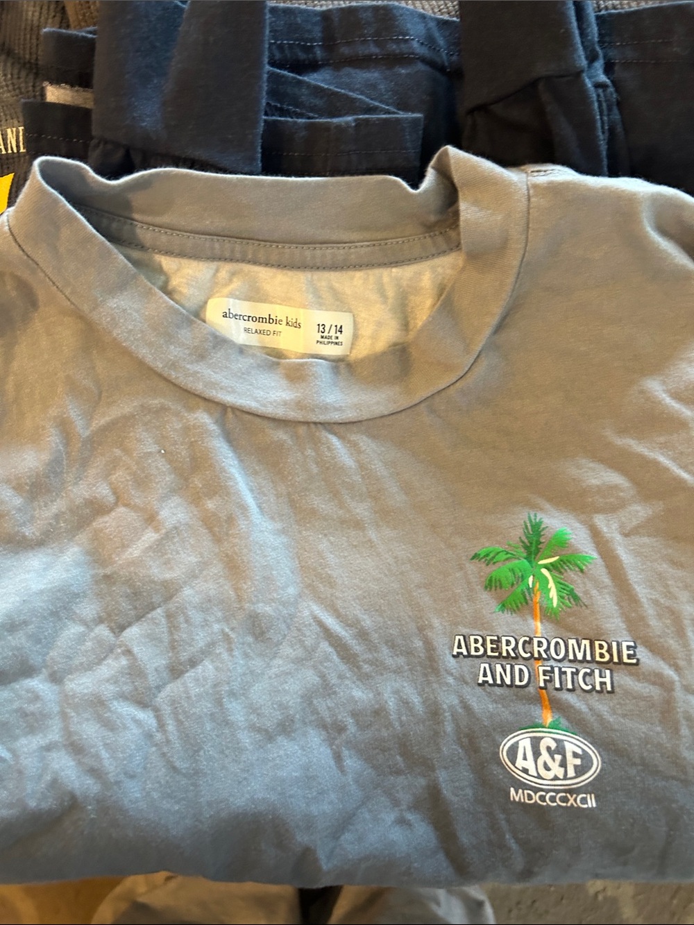 Bundle of 8 long sleeve boys Abercrombie shirts. - Picture 6 of 7